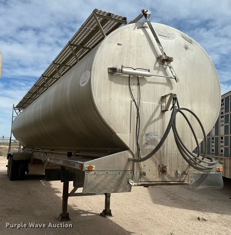 image for item EQ4686 2006 Pinson AA9ID288FFD7AAAP-U feed delivery trailer