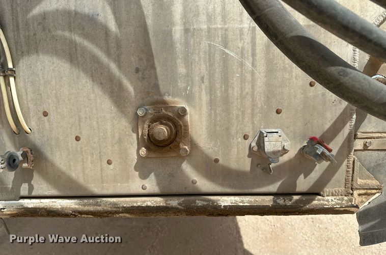 image for item EQ4686 2006 Pinson AA9ID288FFD7AAAP-U feed delivery trailer