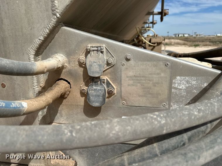 image for item EQ4686 2006 Pinson AA9ID288FFD7AAAP-U feed delivery trailer