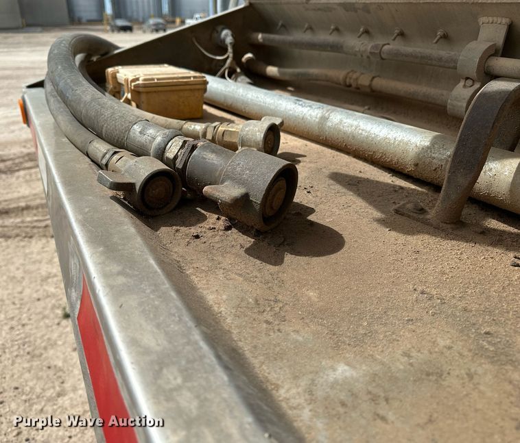 image for item EQ4686 2006 Pinson AA9ID288FFD7AAAP-U feed delivery trailer