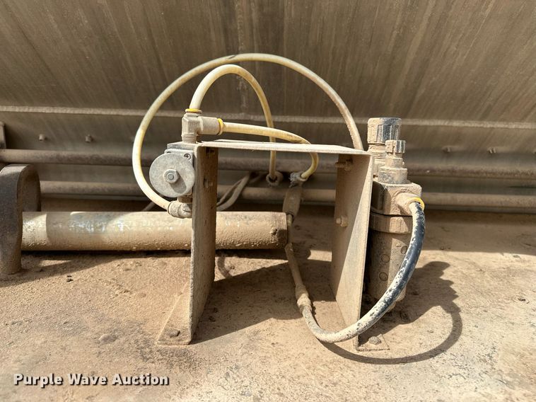 image for item EQ4686 2006 Pinson AA9ID288FFD7AAAP-U feed delivery trailer