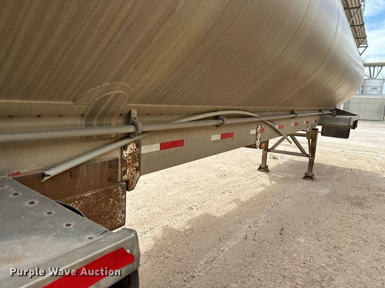 image for item EQ4686 2006 Pinson AA9ID288FFD7AAAP-U feed delivery trailer