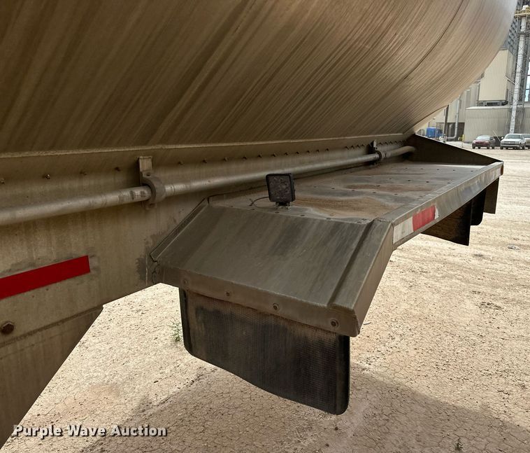 image for item EQ4686 2006 Pinson AA9ID288FFD7AAAP-U feed delivery trailer