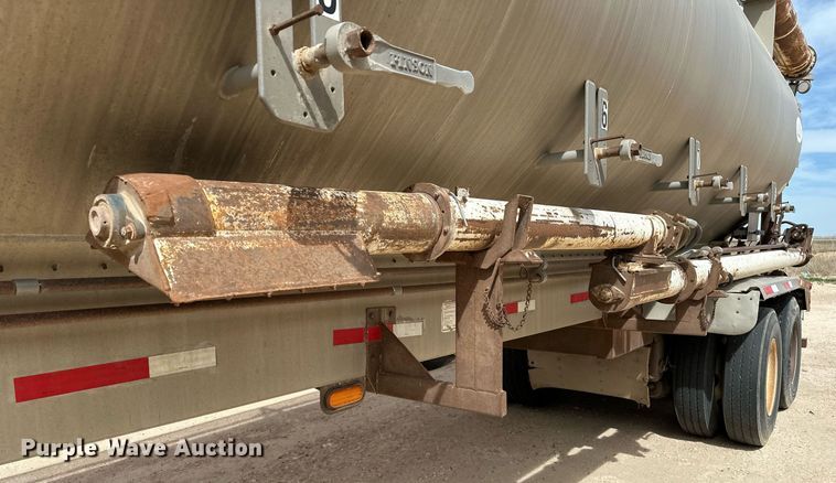 image for item EQ4686 2006 Pinson AA9ID288FFD7AAAP-U feed delivery trailer