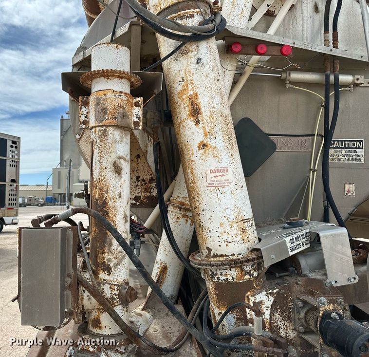 image for item EQ4686 2006 Pinson AA9ID288FFD7AAAP-U feed delivery trailer