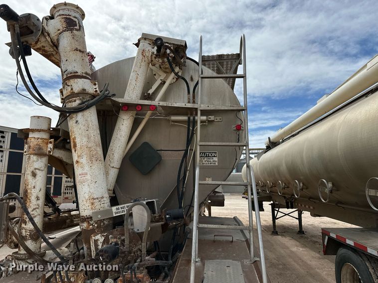 image for item EQ4686 2006 Pinson AA9ID288FFD7AAAP-U feed delivery trailer