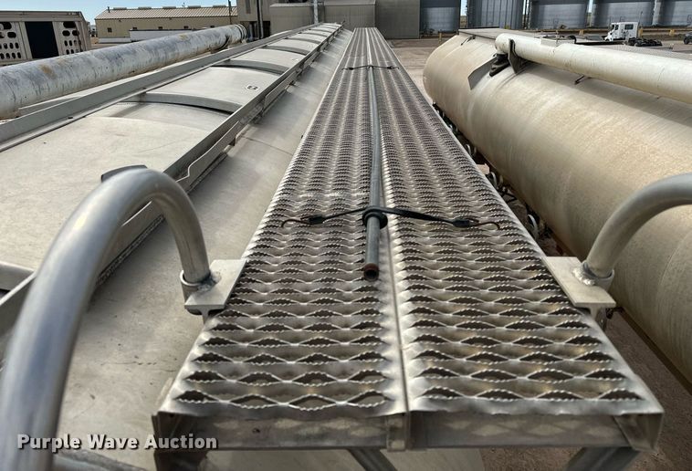 image for item EQ4686 2006 Pinson AA9ID288FFD7AAAP-U feed delivery trailer