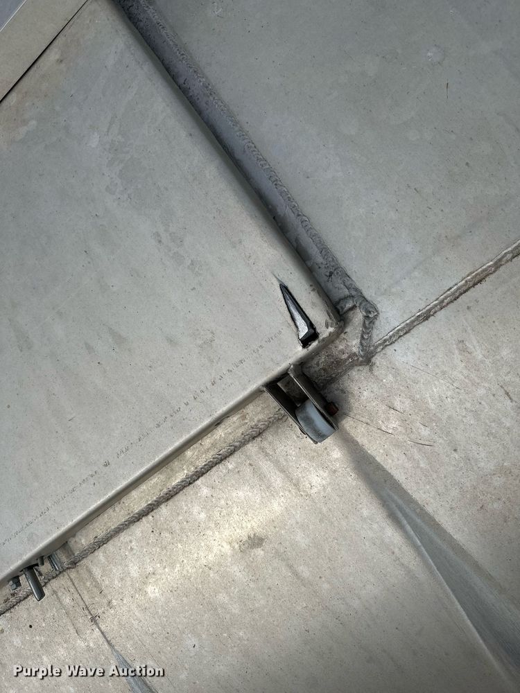 image for item EQ4686 2006 Pinson AA9ID288FFD7AAAP-U feed delivery trailer