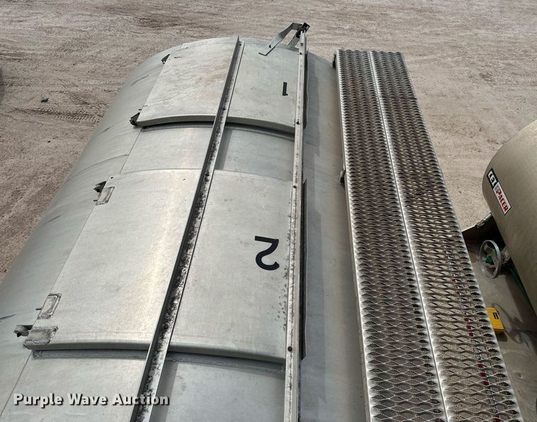 image for item EQ4686 2006 Pinson AA9ID288FFD7AAAP-U feed delivery trailer