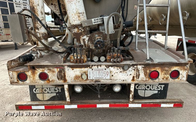 image for item EQ4686 2006 Pinson AA9ID288FFD7AAAP-U feed delivery trailer