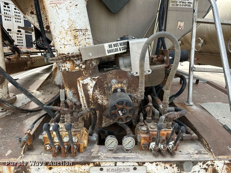 image for item EQ4686 2006 Pinson AA9ID288FFD7AAAP-U feed delivery trailer