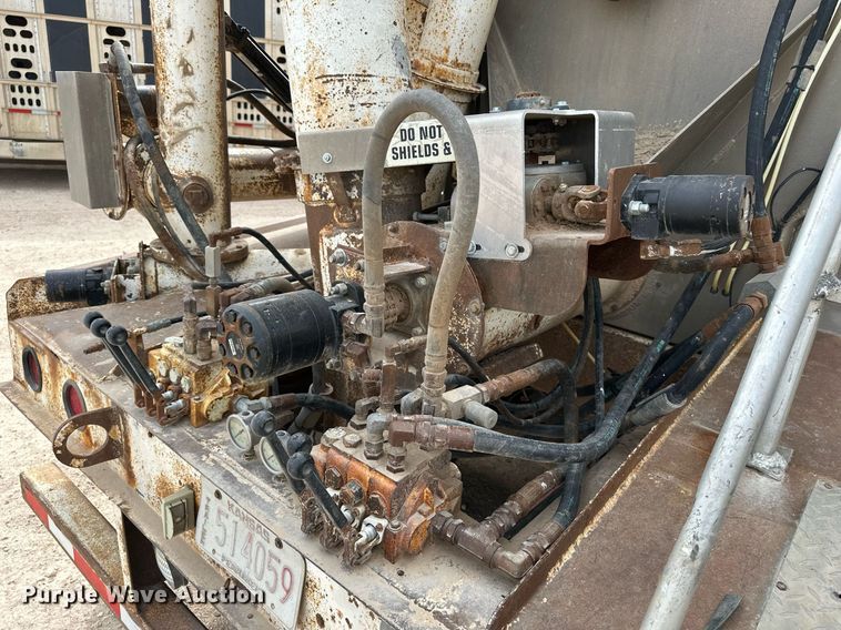 image for item EQ4686 2006 Pinson AA9ID288FFD7AAAP-U feed delivery trailer