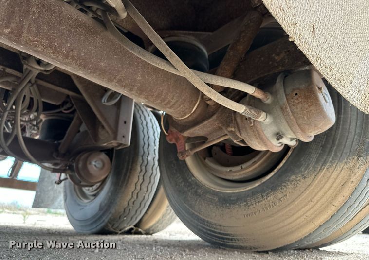 image for item EQ4686 2006 Pinson AA9ID288FFD7AAAP-U feed delivery trailer