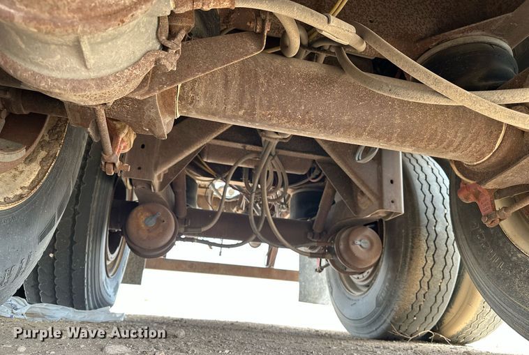 image for item EQ4686 2006 Pinson AA9ID288FFD7AAAP-U feed delivery trailer