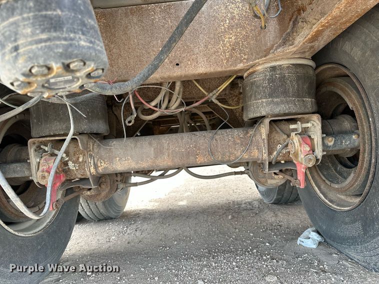 image for item EQ4686 2006 Pinson AA9ID288FFD7AAAP-U feed delivery trailer