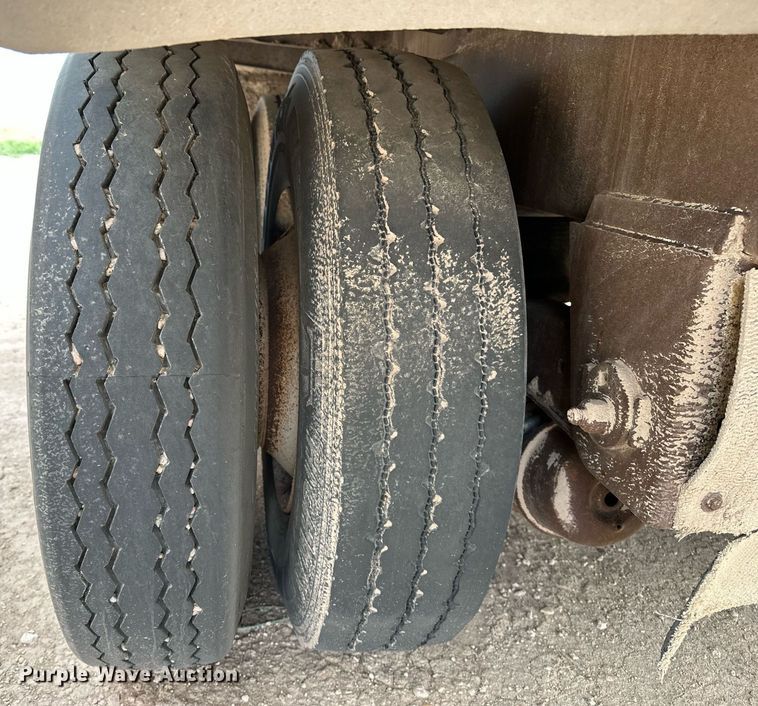 image for item EQ4686 2006 Pinson AA9ID288FFD7AAAP-U feed delivery trailer