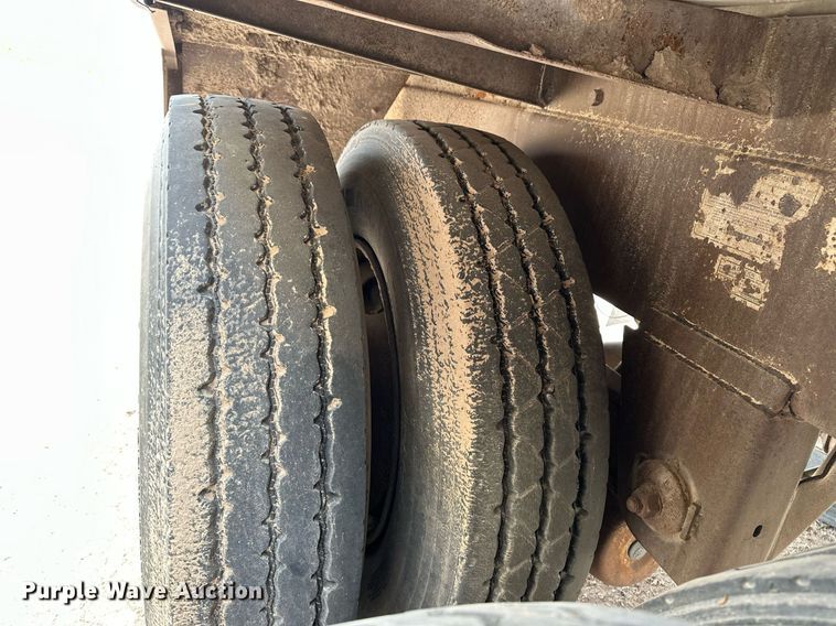 image for item EQ4686 2006 Pinson AA9ID288FFD7AAAP-U feed delivery trailer