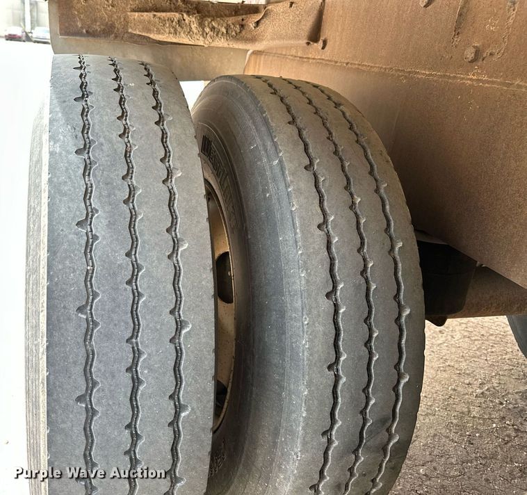 image for item EQ4686 2006 Pinson AA9ID288FFD7AAAP-U feed delivery trailer