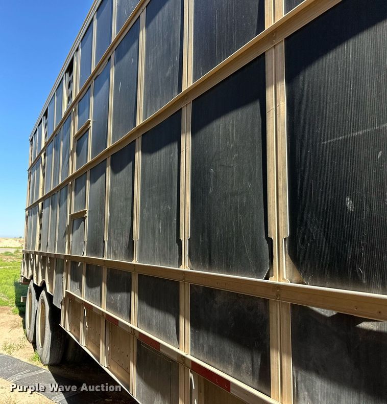 image for item EQ4687 2009 Barrett livestock trailer