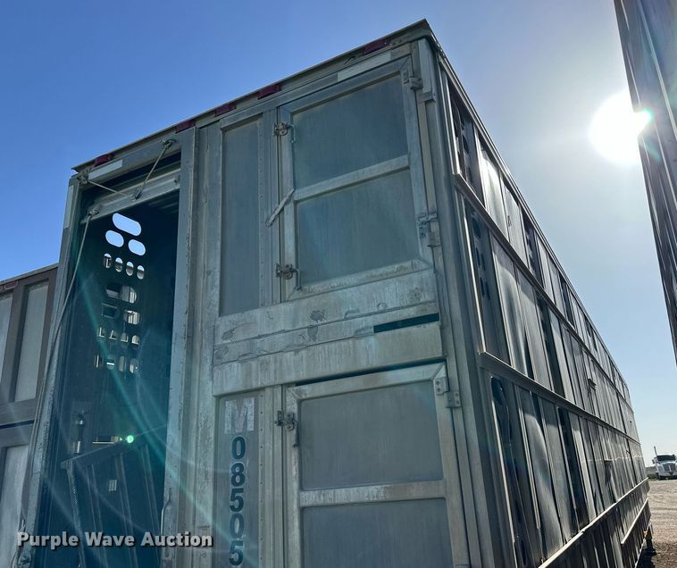 image for item EQ4687 2009 Barrett livestock trailer