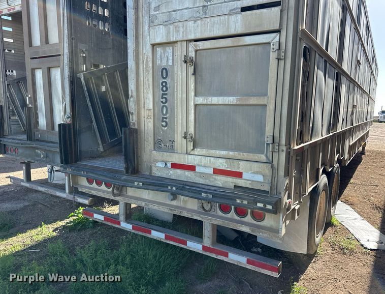 image for item EQ4687 2009 Barrett livestock trailer