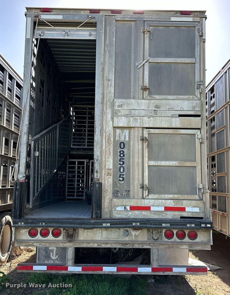 image for item EQ4687 2009 Barrett livestock trailer
