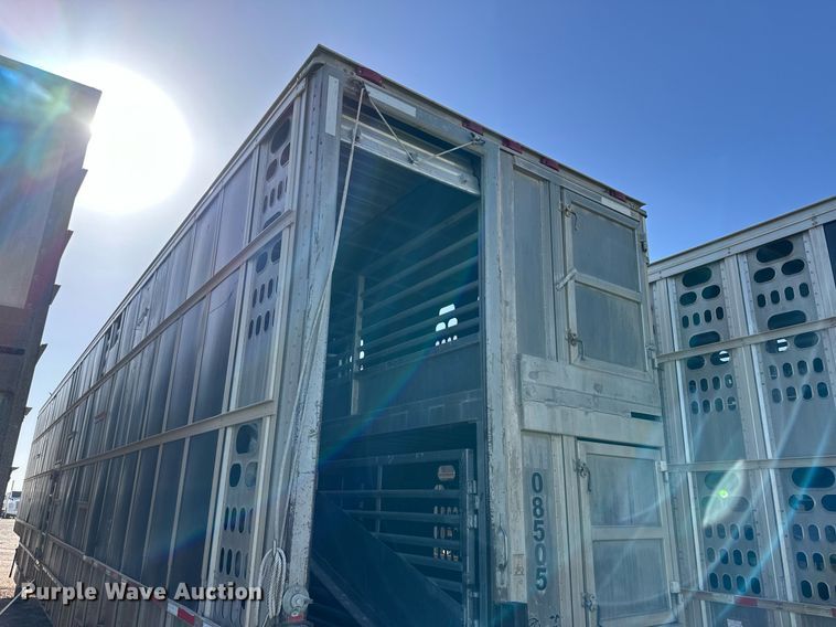 image for item EQ4687 2009 Barrett livestock trailer