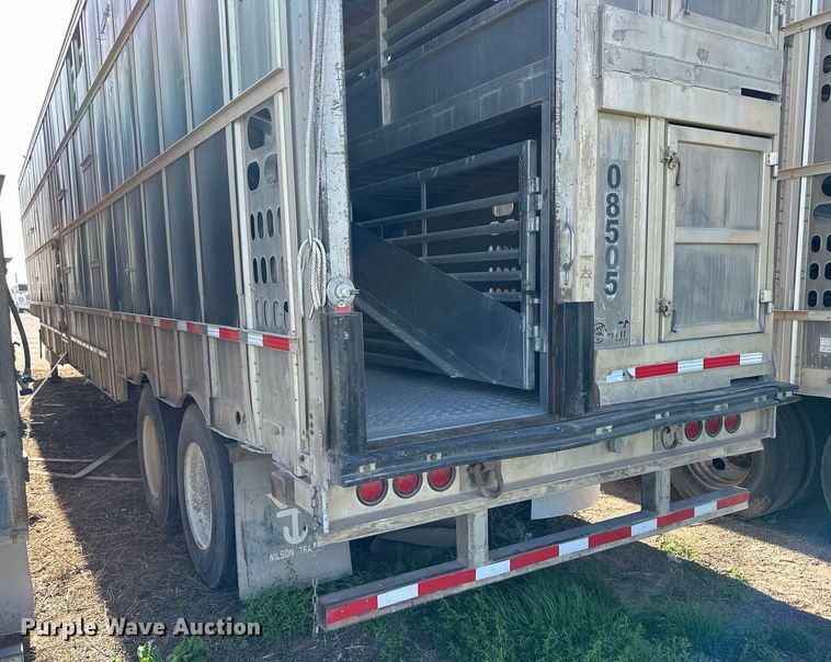 image for item EQ4687 2009 Barrett livestock trailer