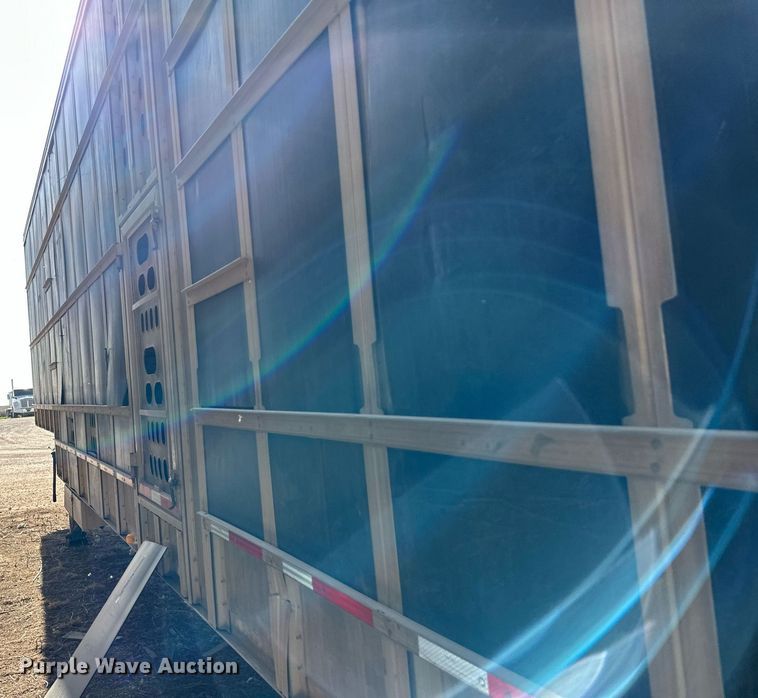 image for item EQ4687 2009 Barrett livestock trailer