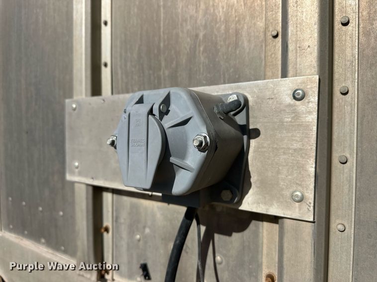 image for item EQ4687 2009 Barrett livestock trailer