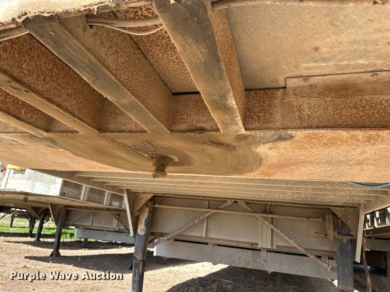 image for item EQ4687 2009 Barrett livestock trailer