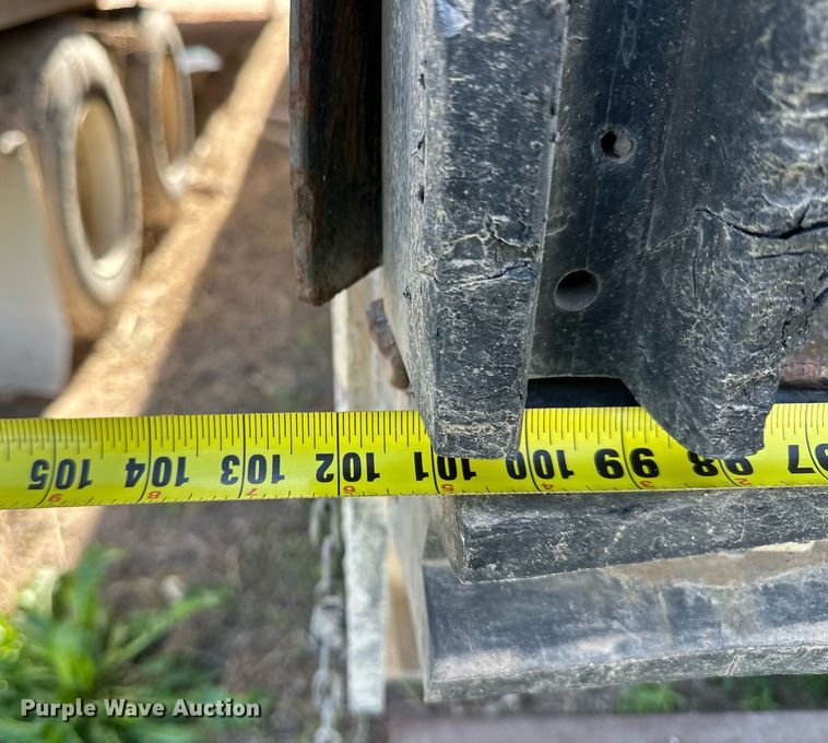 image for item EQ4687 2009 Barrett livestock trailer