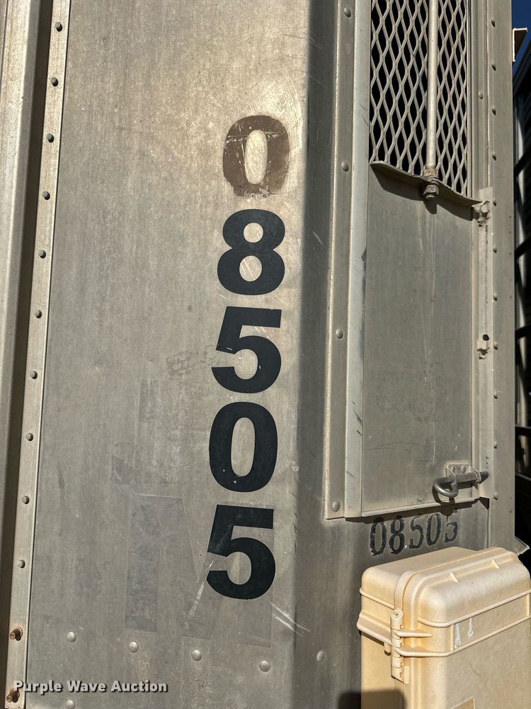 image for item EQ4687 2009 Barrett livestock trailer