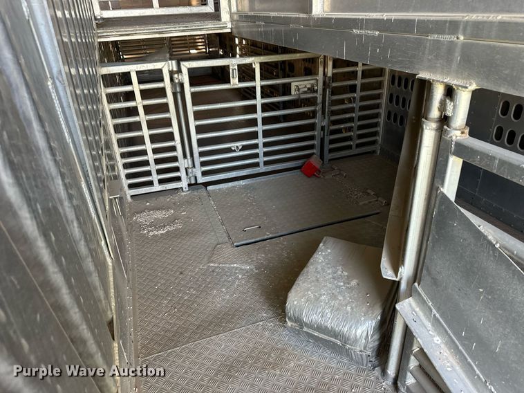 image for item EQ4687 2009 Barrett livestock trailer