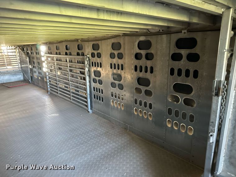 image for item EQ4687 2009 Barrett livestock trailer