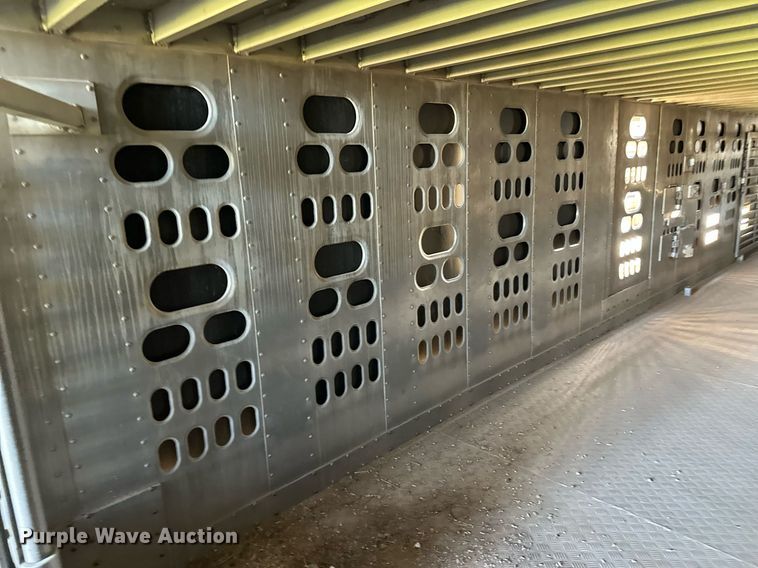 image for item EQ4687 2009 Barrett livestock trailer