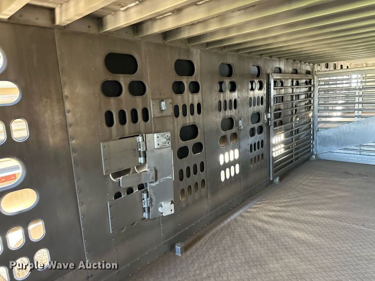 image for item EQ4687 2009 Barrett livestock trailer