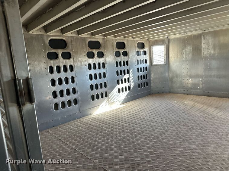 image for item EQ4687 2009 Barrett livestock trailer