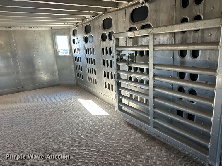 image for item EQ4687 2009 Barrett livestock trailer