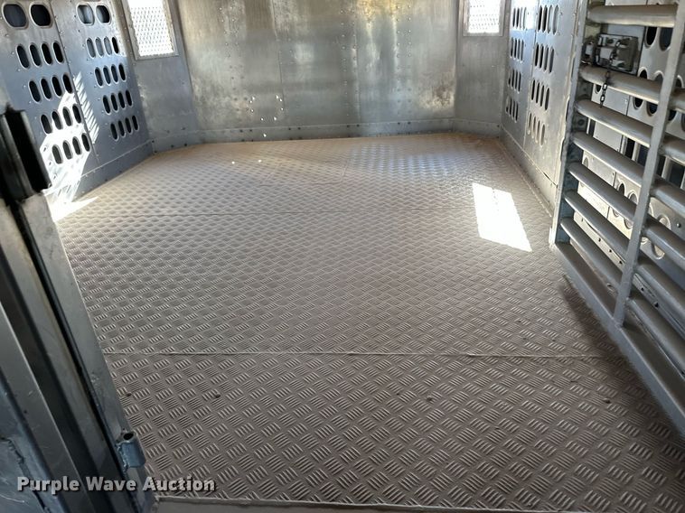 image for item EQ4687 2009 Barrett livestock trailer