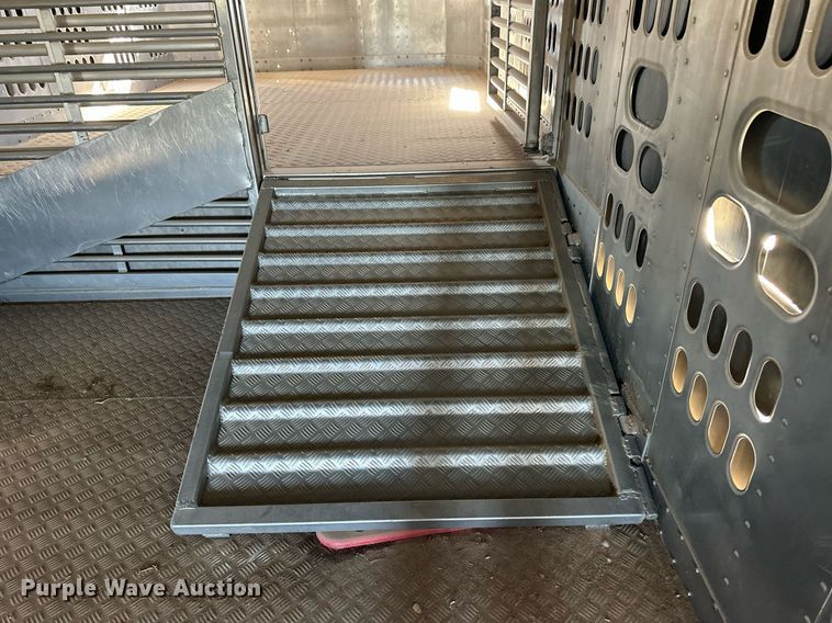 image for item EQ4687 2009 Barrett livestock trailer