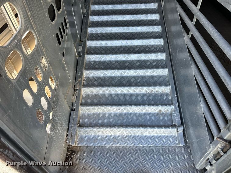 image for item EQ4687 2009 Barrett livestock trailer