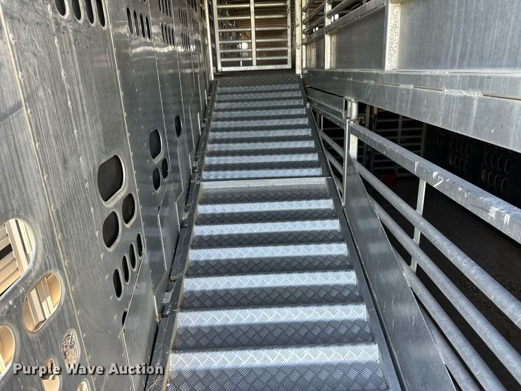 image for item EQ4687 2009 Barrett livestock trailer