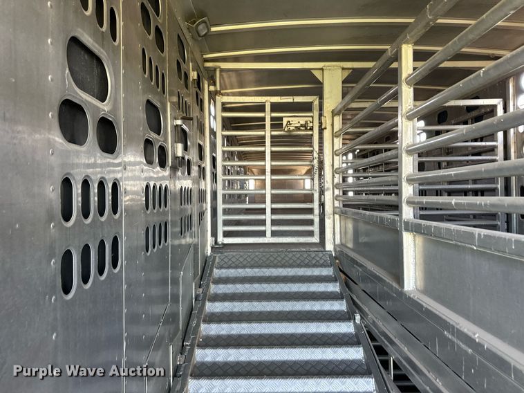 image for item EQ4687 2009 Barrett livestock trailer