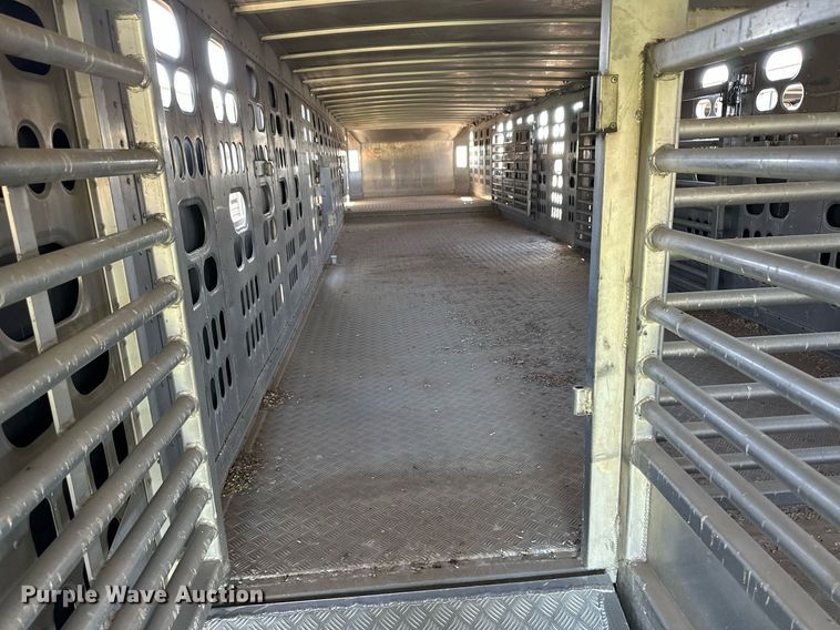 image for item EQ4687 2009 Barrett livestock trailer