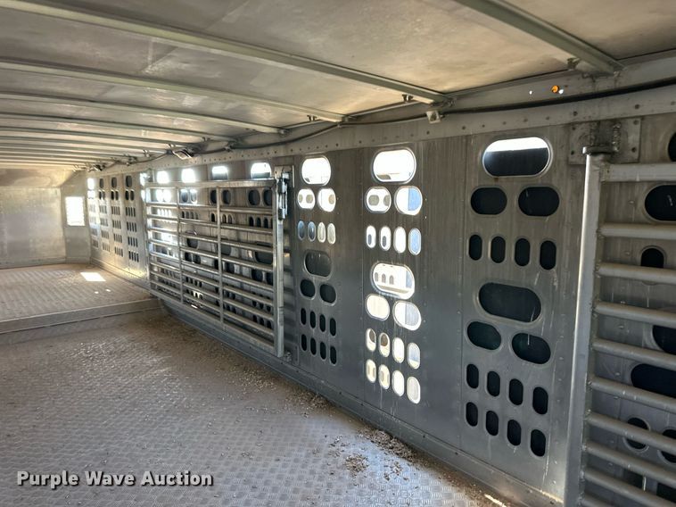 image for item EQ4687 2009 Barrett livestock trailer