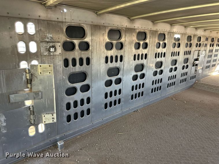 image for item EQ4687 2009 Barrett livestock trailer