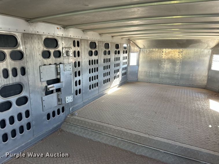 image for item EQ4687 2009 Barrett livestock trailer