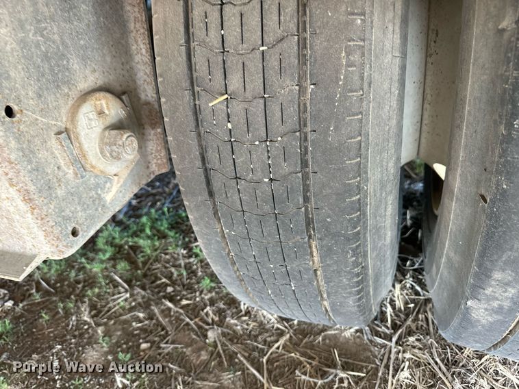 image for item EQ4687 2009 Barrett livestock trailer