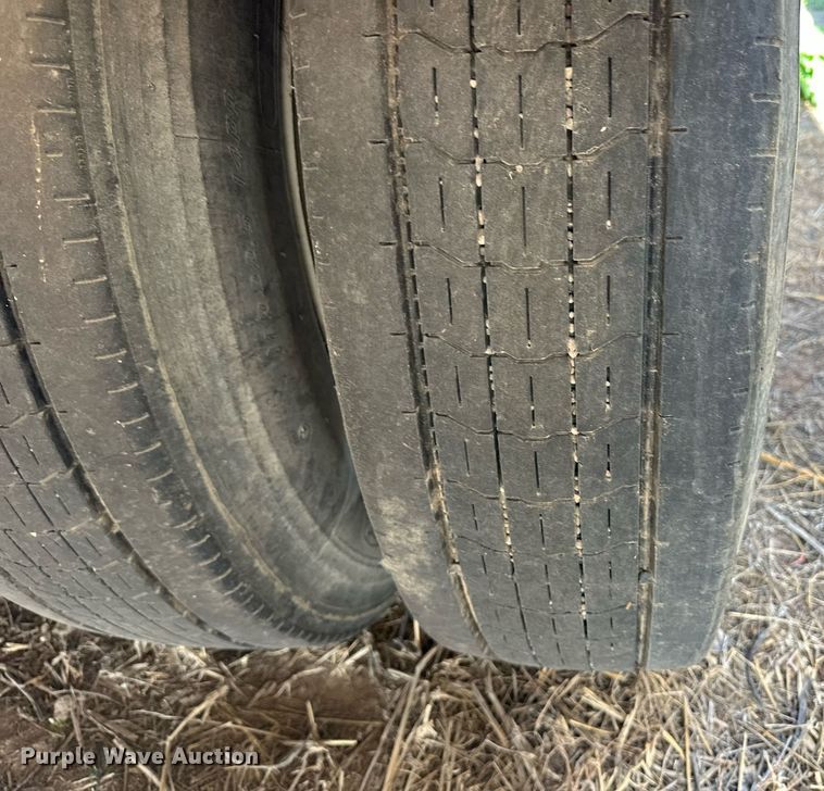 image for item EQ4687 2009 Barrett livestock trailer